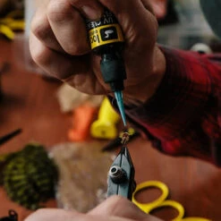 Loon Outdoors LOON UV CLEAR FLY FINISH - FLOW 11 Loon Outdoors LOON UV CLEAR FLY FINISH - FLOW -Simms || Patagonia || Hareline Sales UV Clear Fly Finish alt 4 1000x 000862ef bb46 4370 a38e ffacb7d64a25