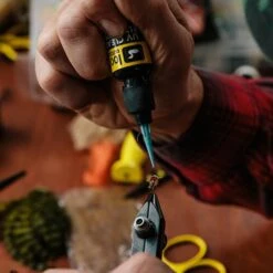 Loon Outdoors LOON UV FLY TYING KIT (1/2 OZ) -Simms || Patagonia || Hareline Sales UV Clear Fly Finish alt 4 1000x 7416da5a 1843 42ee a270 c9f10f0814f4